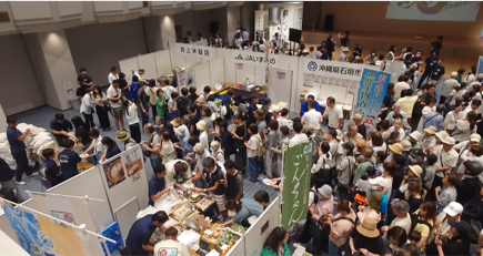 コメEXPO会場の丹波市ブース前で記念撮影