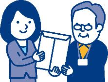 調査員の男性が女性に封筒を手渡している