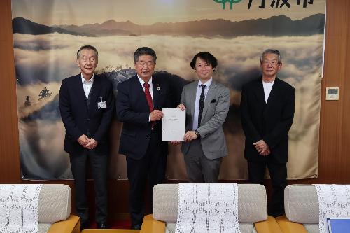 写真2（市長報告会）