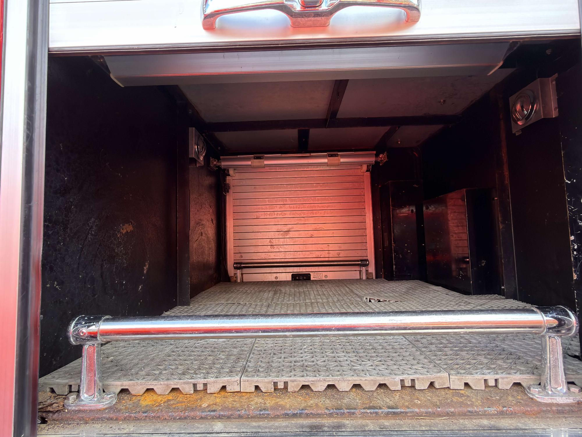 syoubousyaryou-syuunousupe-su-nakami