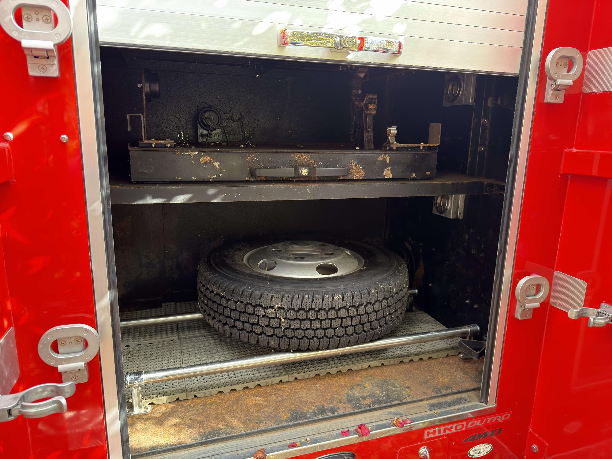 syoubousyaryou-ushiro-nakami2