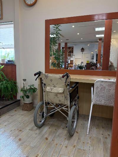 はしもと美容室 車いす対応カット台