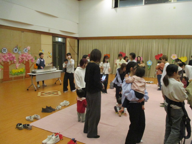 4月 開講式～親子リトミックde楽しみまショー♪～