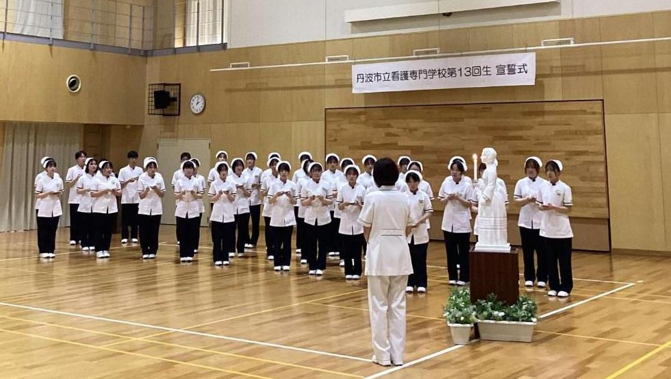 教員より励ましの言葉をいただいているところの写真
