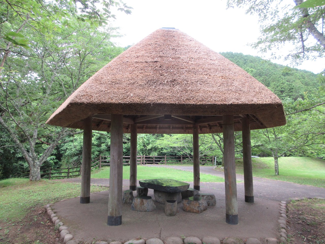 茅葺屋根 東屋