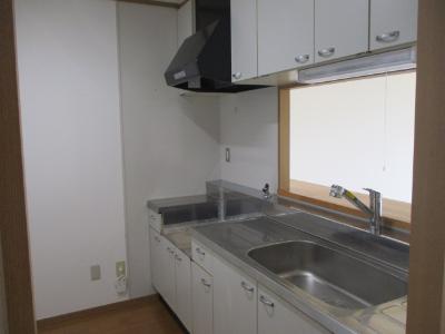 白を基調としたキッチンスペースの写真