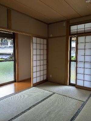 障子をあけて撮影した和室の写真