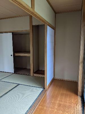 縁側と和室を撮影した写真