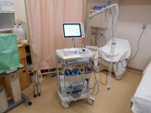 診療所室内に設置されている医療機器の写真