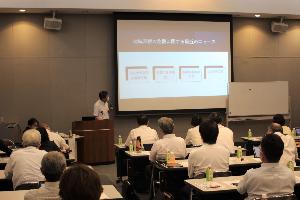丹波市と丹波篠山市の議員が研修会に受講する様子