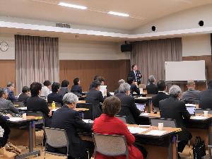 丹波市と丹波篠山市の議員が研修会に参加している様子