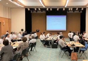 丹波市と丹波篠山市の議員が研修を受講している様子