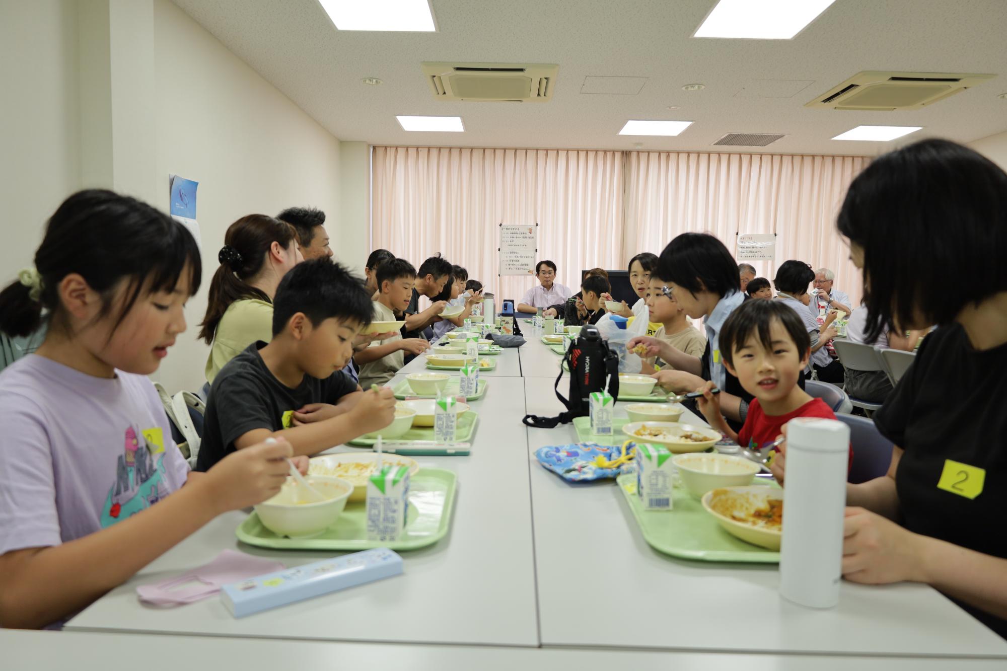試食の様子