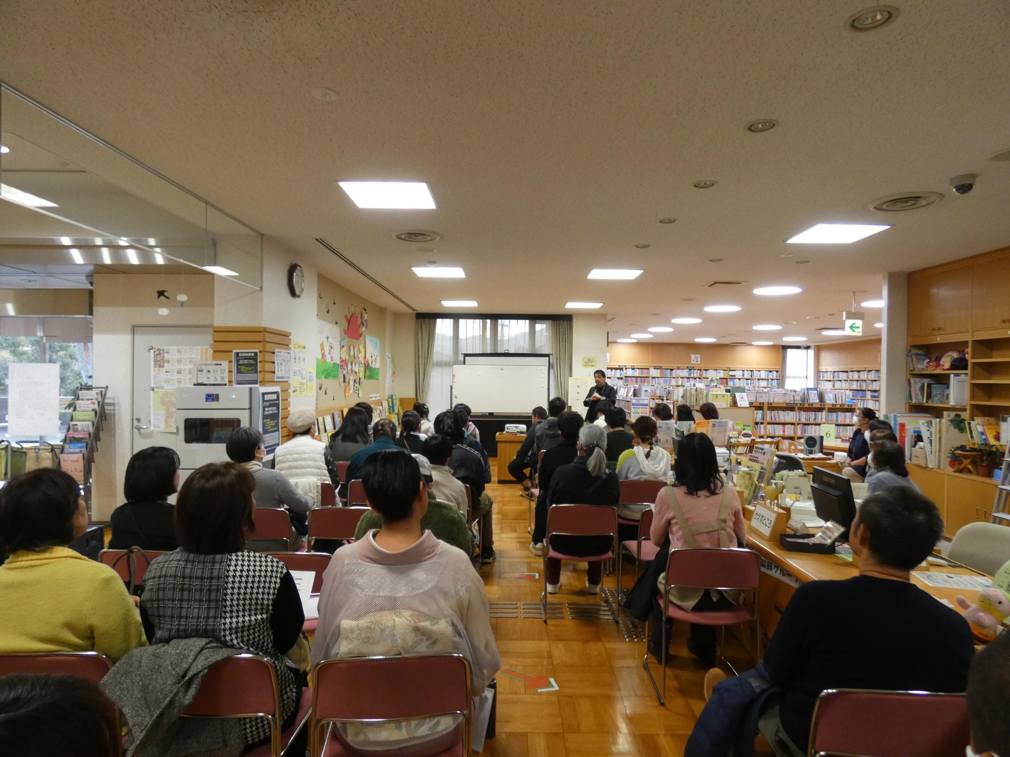 講演会の全体の様子の写真