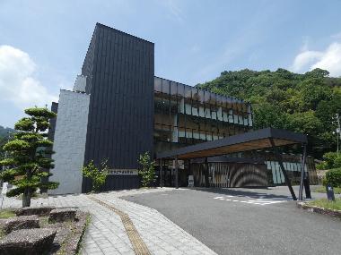 真庭市立図書館の外観