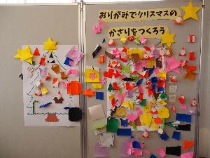 クリスマスの折り紙で壁面がいっぱいになりました。